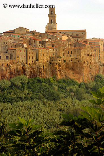 pitigliano-cityscape-08.jpg