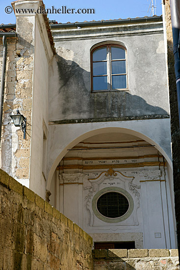 synagogue-exterior.jpg