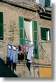 images/Europe/Italy/Tuscany/Towns/Pitigliano/Laundry/hanging-laundry-1.jpg