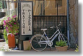 images/Europe/Italy/Tuscany/Towns/Pitigliano/Misc/bike-n-pizzeria-sign.jpg