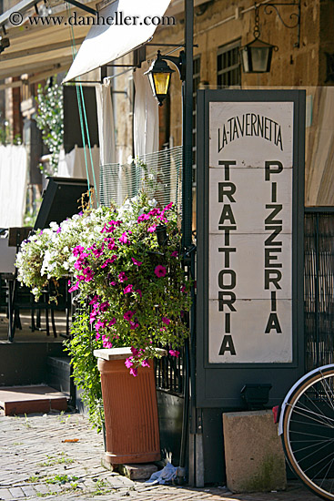 pizzeria-sign-n-flowers.jpg