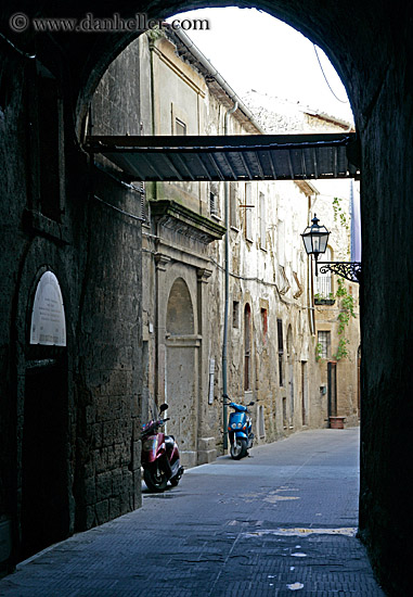 motorcycle-in-alley-1.jpg