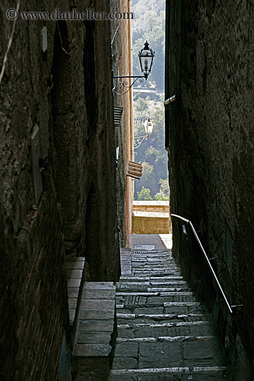 steps-in-alley-1.jpg