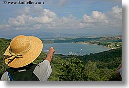 images/Europe/Italy/Tuscany/Towns/Populonia/tourist-hat-n-lake-scenic-1.jpg