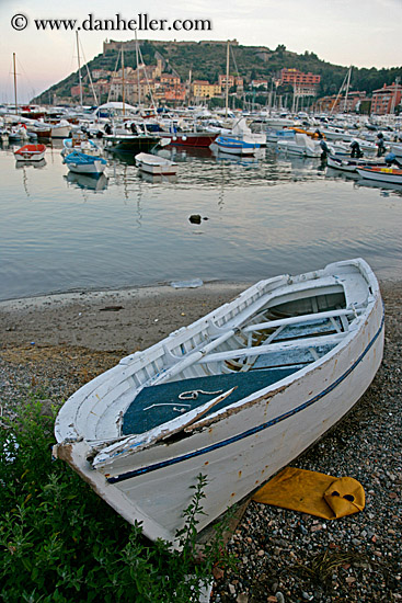 rowboat-on-beach-2.jpg