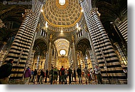 images/Europe/Italy/Tuscany/Towns/Siena/Cathedral/tourists-looking_up.jpg