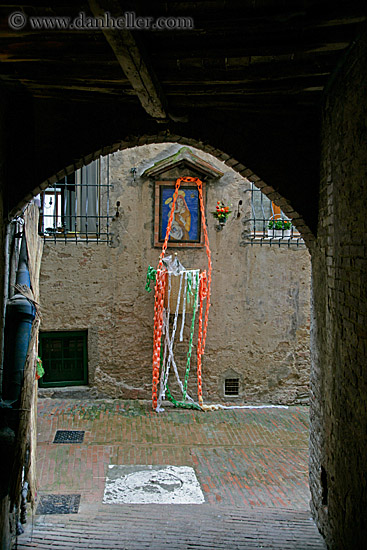 arch-n-madonna-ornaments.jpg