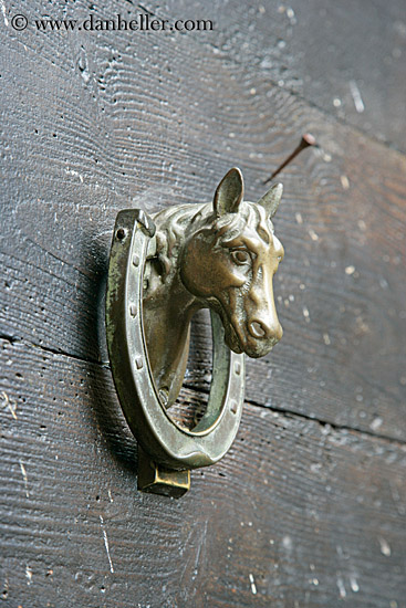 horseshoe-door_knocker.jpg