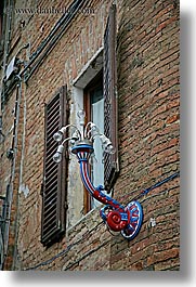 images/Europe/Italy/Tuscany/Towns/Siena/StreetLamps/art-lamp_post-3.jpg