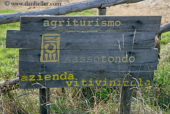 agriturismo-sign.jpg