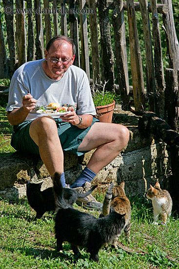 steve-eating-w-cats.jpg