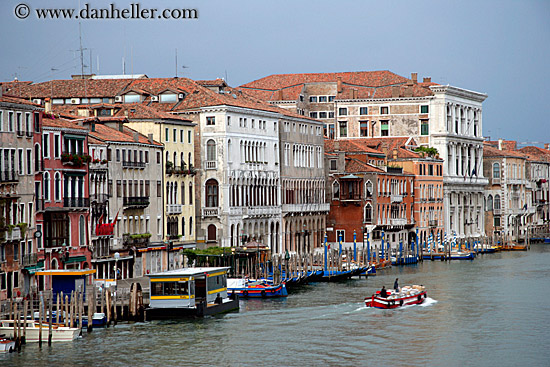 boats-in-canal-14.jpg