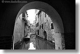images/Europe/Italy/Venice/Canals/canal-boats-tunnel-bw.jpg