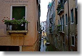images/Europe/Italy/Venice/Canals/flowers-n-canal-4.jpg