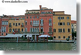 images/Europe/Italy/Venice/Canals/hotel-rvr-poles-2.jpg