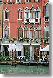 images/Europe/Italy/Venice/Canals/hotel-rvr-poles-4.jpg