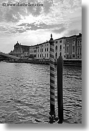 images/Europe/Italy/Venice/Canals/poles-in-canal-4.jpg