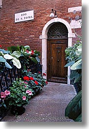 images/Europe/Italy/Venice/DoorsWins/venice-door02.jpg
