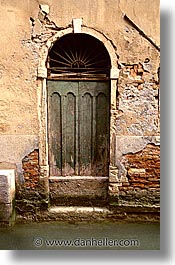 images/Europe/Italy/Venice/DoorsWins/venice-door04.jpg