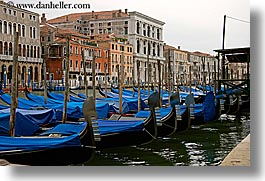images/Europe/Italy/Venice/Gondola/blue-topped-gondolas-2.jpg