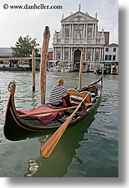images/Europe/Italy/Venice/Gondola/gondolier-in-boat-3.jpg