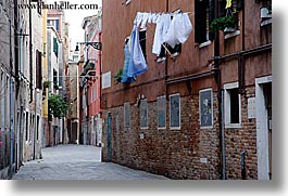 images/Europe/Italy/Venice/Laundry/hanging_laundry-3.jpg