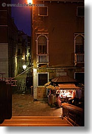 images/Europe/Italy/Venice/Nite/gift-stand-at-nite-1.jpg