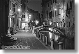 images/Europe/Italy/Venice/Nite/sidewalk-nite-bw.jpg
