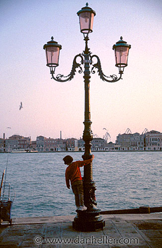 Twirling the Venetian Lamppost