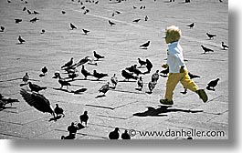 images/Europe/Italy/Venice/People/Kids/pigeon-run-e.jpg