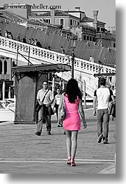 images/Europe/Italy/Venice/People/woman-in-pink.jpg
