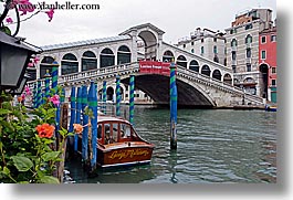 images/Europe/Italy/Venice/RialtoBridge/boat-n-rialto-bridge.jpg