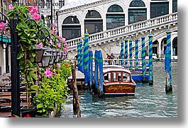 images/Europe/Italy/Venice/RialtoBridge/flowers-n-rialto-bridge-2.jpg