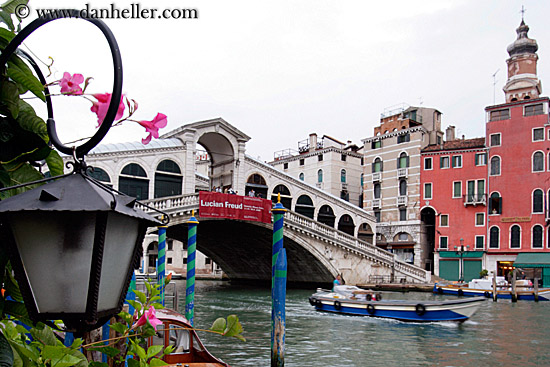 lantern-n-rialto-bridge.jpg