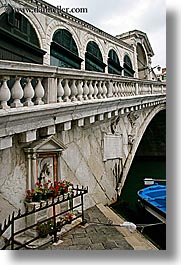 images/Europe/Italy/Venice/RialtoBridge/rialto-bridge-shrine.jpg