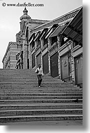 images/Europe/Italy/Venice/RialtoBridge/rialto-bridge-stairs-1.jpg