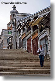 images/Europe/Italy/Venice/RialtoBridge/rialto-bridge-stairs-2.jpg