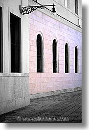 images/Europe/Italy/Venice/Streets/pink-wall.jpg