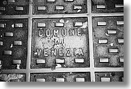 images/Europe/Italy/Venice/Streets/venice-manhole-2.jpg