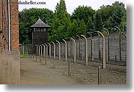 images/Europe/Poland/Auschwitz/barbed-wire-n-bldg-1.jpg