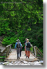 images/Europe/Poland/Hikers/hikers-on-bridge-2.jpg