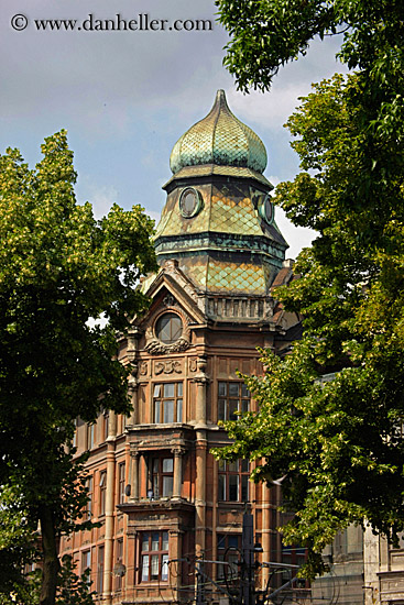 ornate-home-n-trees.jpg