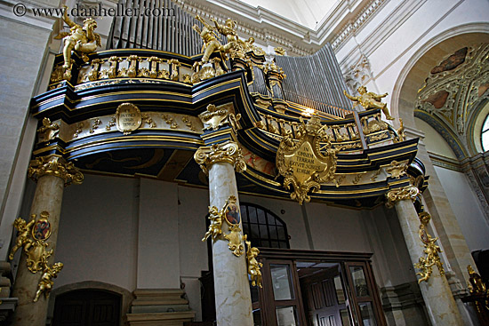 pipe-organ-1.jpg