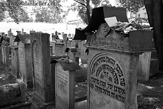 jewish-gravestones-08.jpg