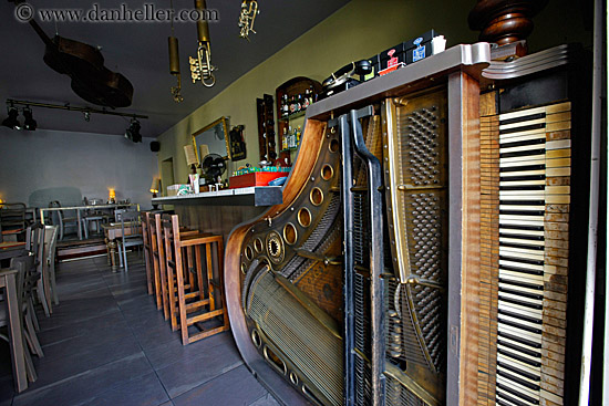 piano-bar-2.jpg