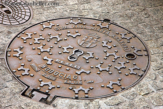 krakow-manhole-cover-5.jpg