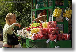 images/Europe/Poland/Krakow/People/Women/hand-n-fruit-n-woman.jpg