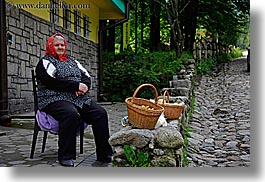 images/Europe/Poland/People/old-polish-woman-sellng-bread-2.jpg