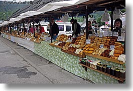 images/Europe/Poland/Zakopane/People/selling-cheese.jpg
