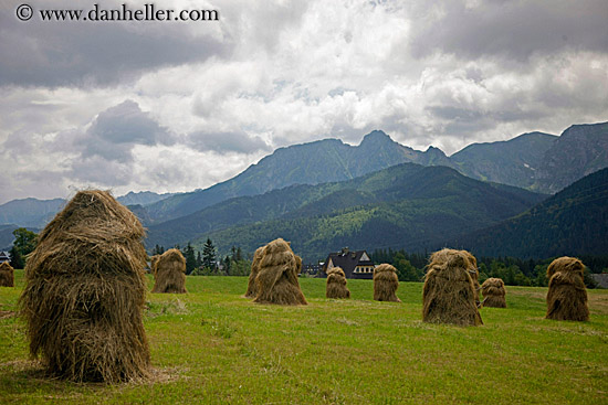 hay-stacks-n-scenic-2.jpg